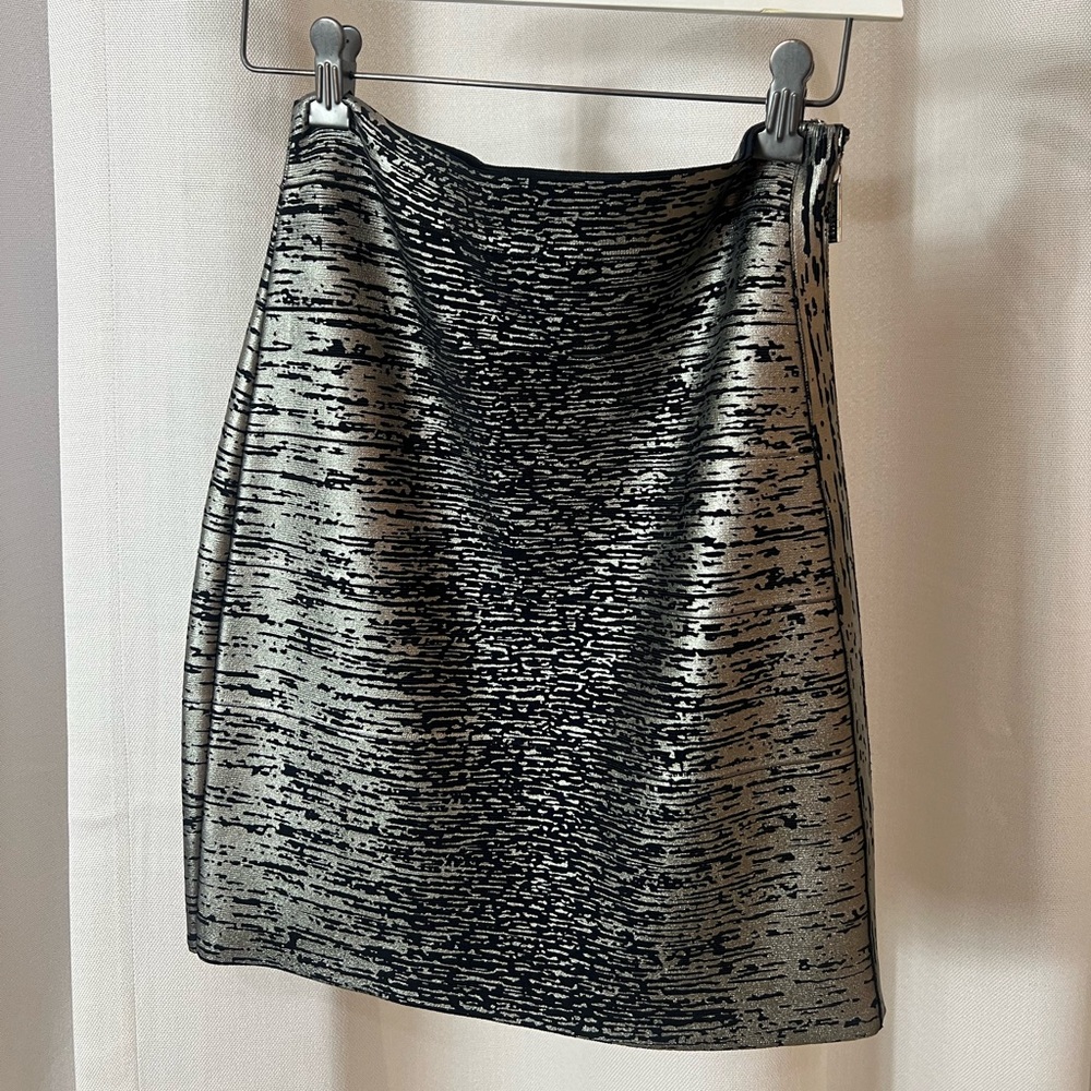 Beautiful, perfect-fit Michael Kors skirt. Size 0.